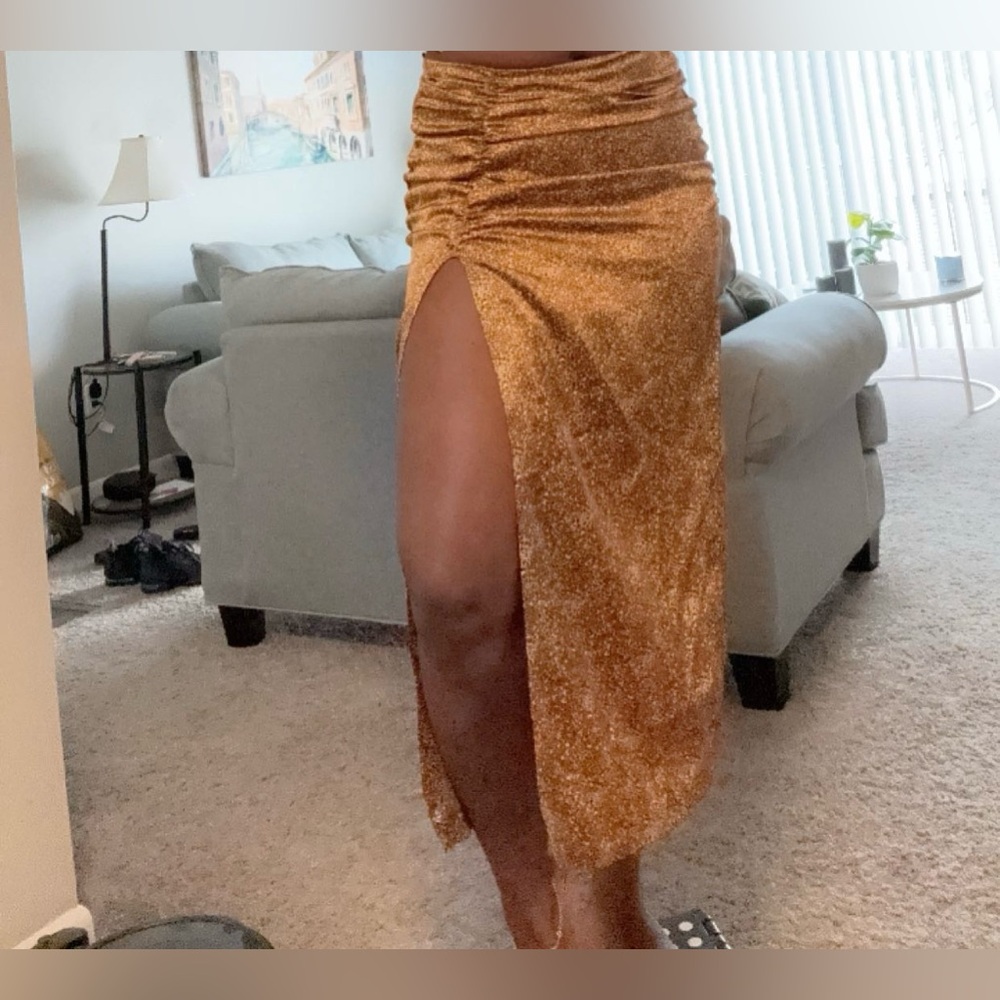 Zara cheetah Midi Skirt with thigh Split. Size M